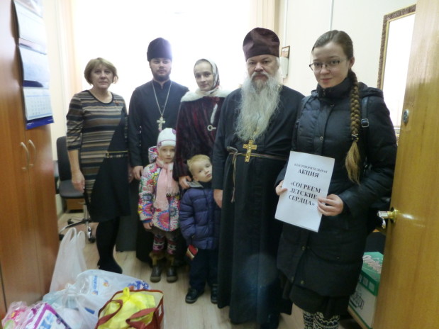 Благотворительная акция «Согреем детские сердца»
